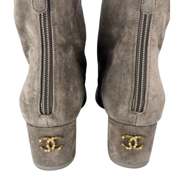 Chanel 2024 Cap Toe Interlocking CC Logo Suede Boots - Picture 10 of 15